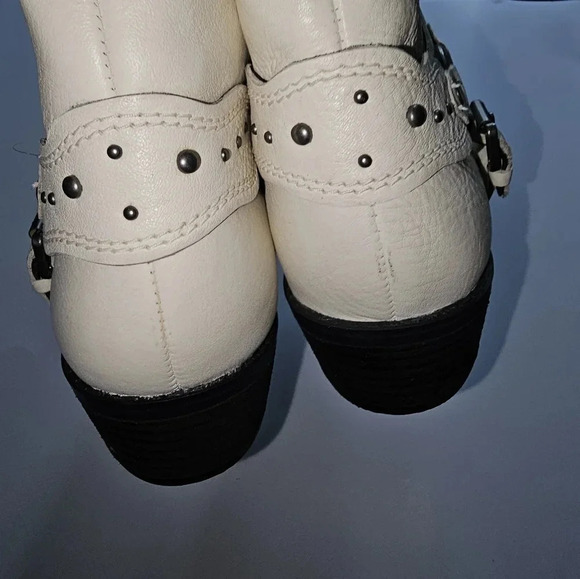 ZODIAC Women's Valera Ankle Boot - Picture 13 of 13